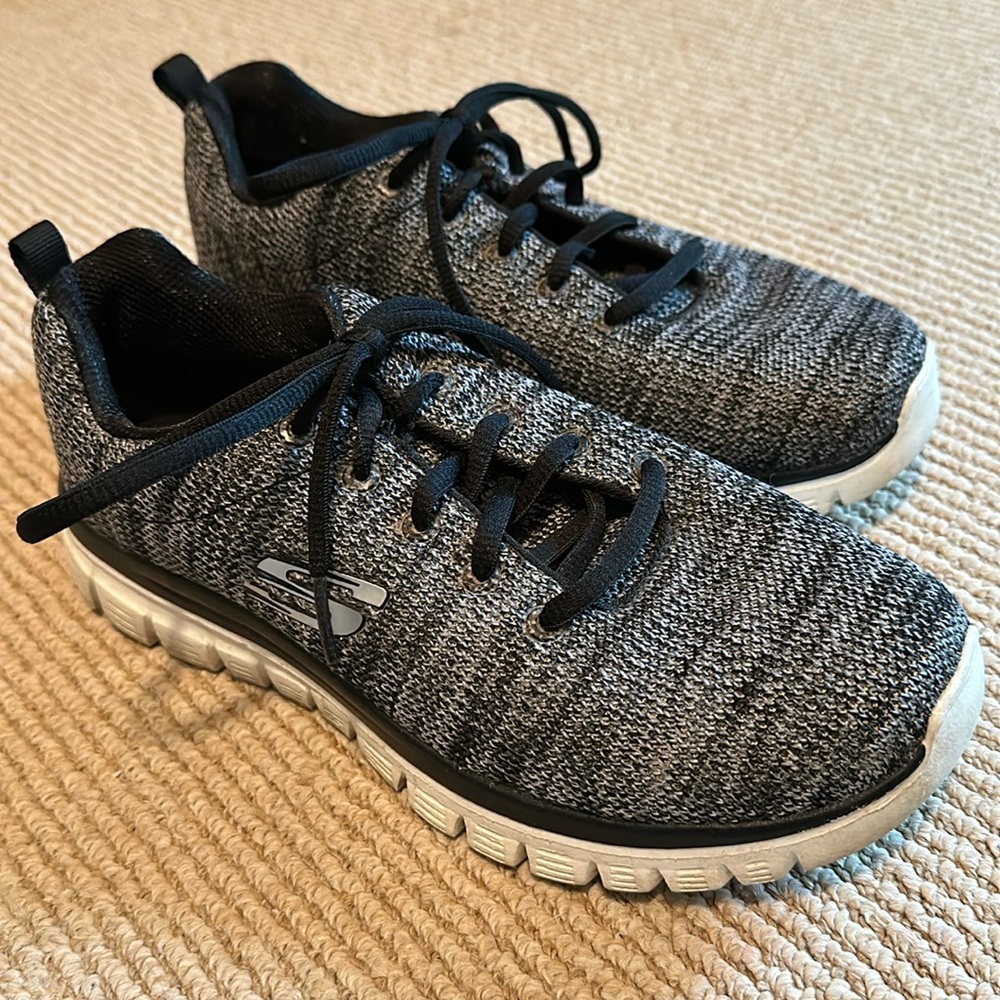 Skechers sneakers Women’s size 7.5